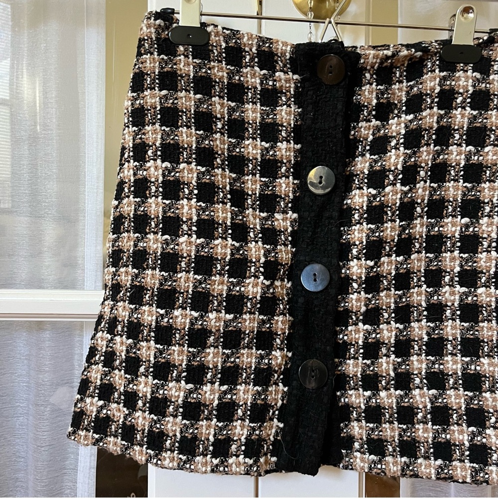 Tweed mini skirt with buttons